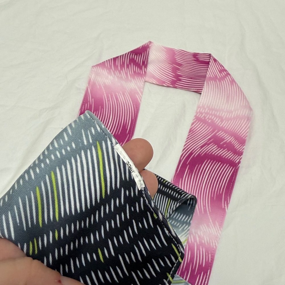 Women’s Nike Pink & Black Patterned Sports Tie Headband w/ Neon Logo. One size - Picture 8 of 9